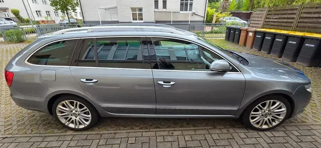 Używany Skoda Superb Elegance 170 KM (125 kW) 2012 Szary Kombi
