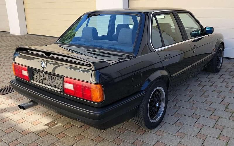 Gebraucht BMW 320 192 PS (141 kW) 1989 Schwarz metallic Limousine