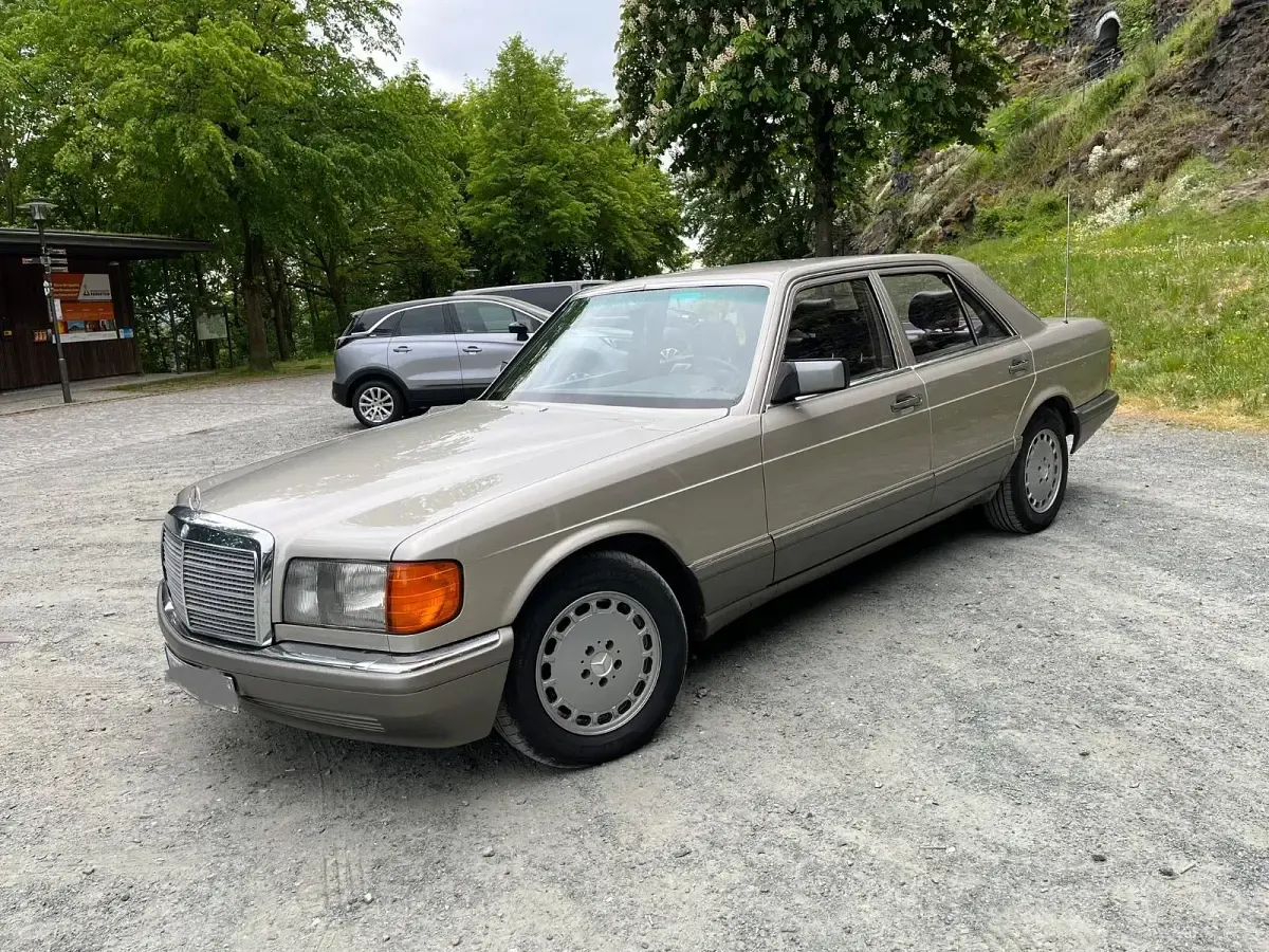 Gebraucht Mercedes E300 180 PS (132 kW) 1986 Silber Limousine