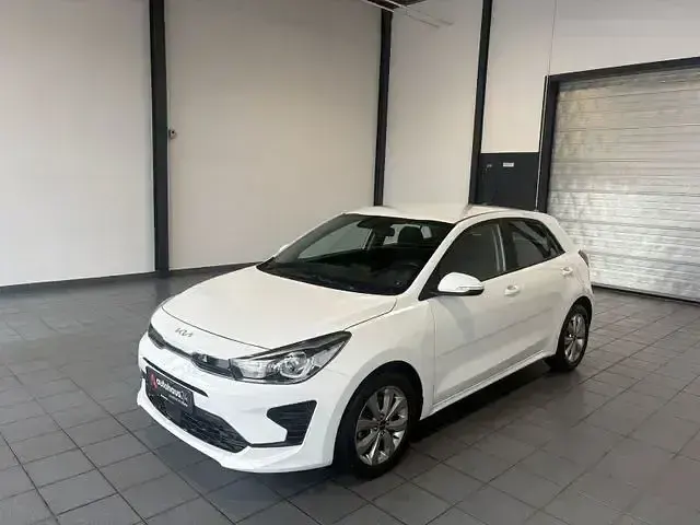 Używany Kia Rio Vision 84 KM (61 kW) 2023 Biały Hatchback