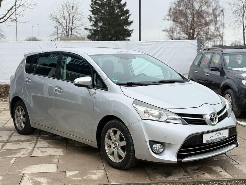 Gebraucht Toyota Verso Life 124 PS (91 kW) 2013 Silber Van / Kleinbus