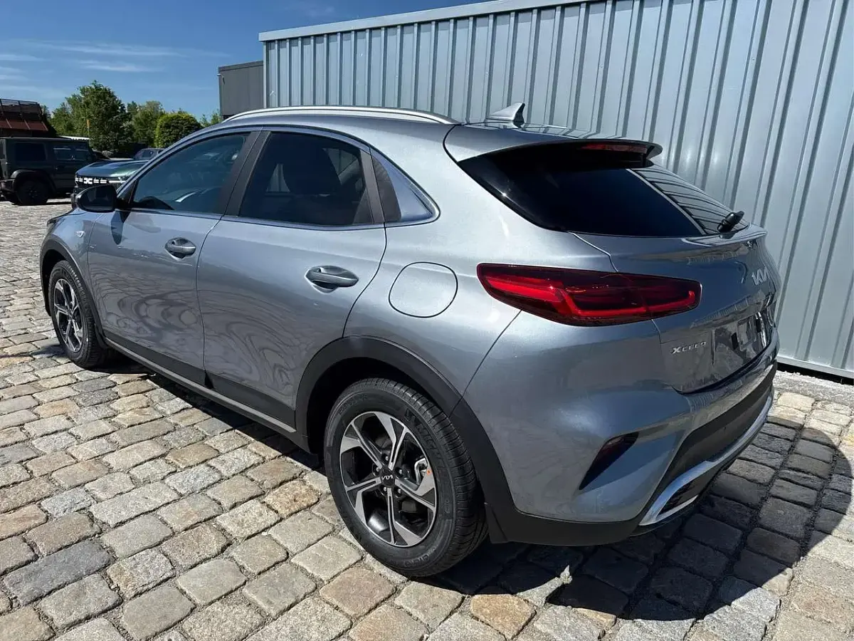 Neu Kia XCeed Style 150 PS (110 kW) 2026 Lunarsilber metallic SUV
