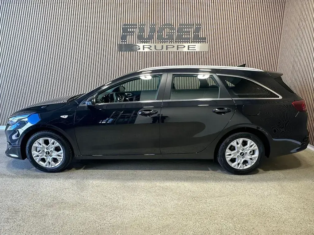Neu Kia Ceed Sportswagon Vision 140 PS (102 kW) 2025 Zilinaschwarz met. Kombi