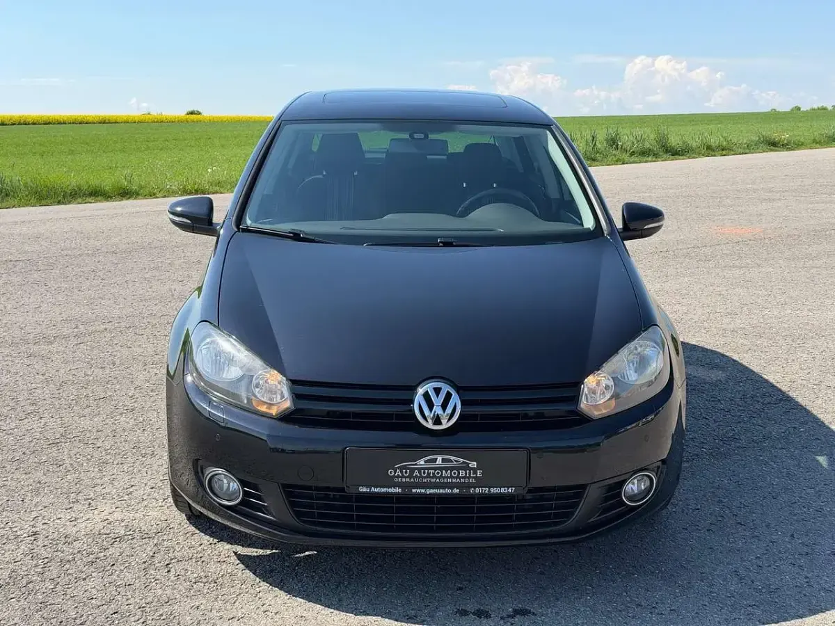 Gebraucht VW Golf VII Match 105 PS (77 kW) 2012 Deep black perleffekt Limousine