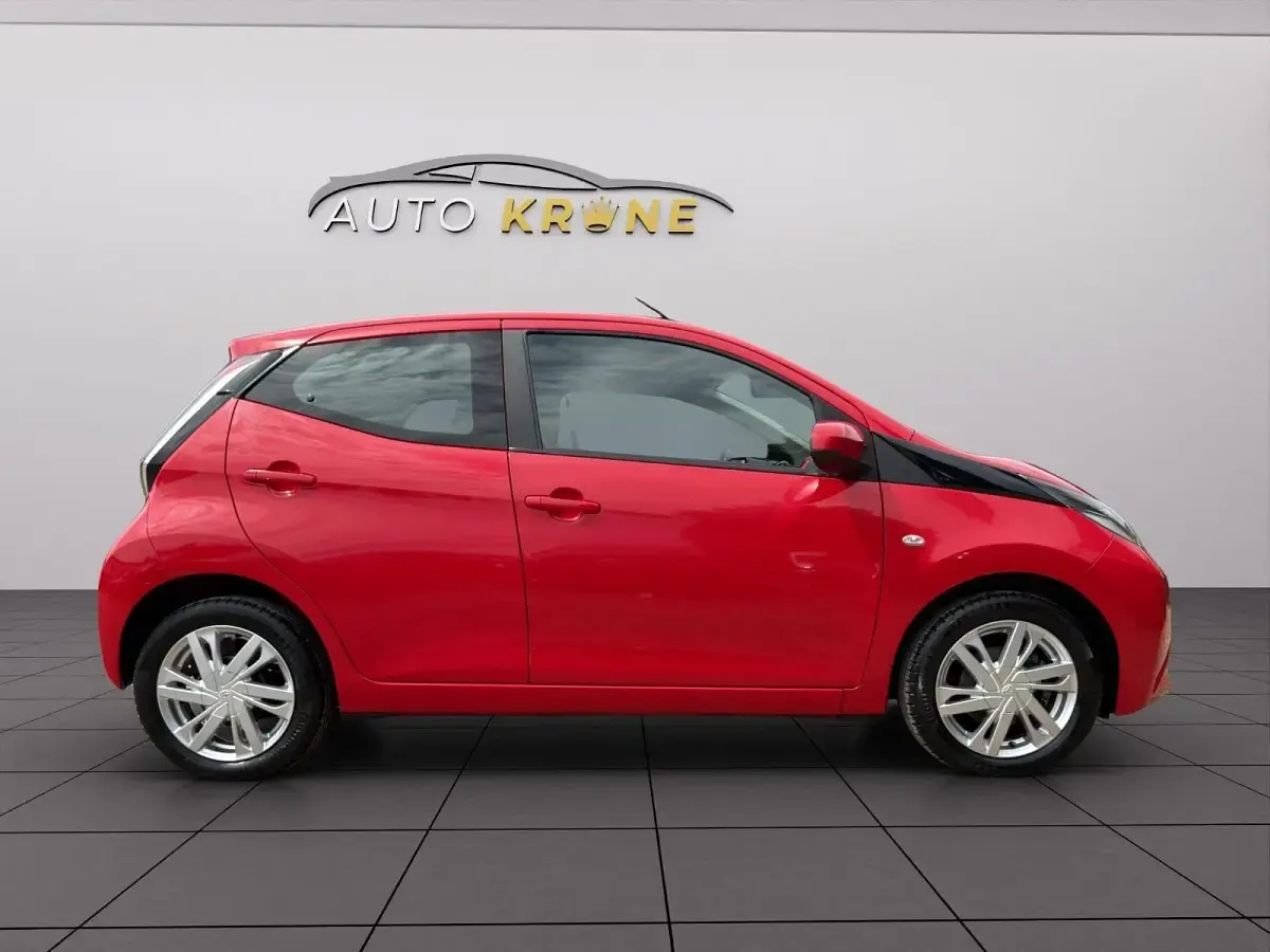 Gebraucht Toyota Aygo X-wave 69 PS (50 kW) 2015 Rot Kleinwagen