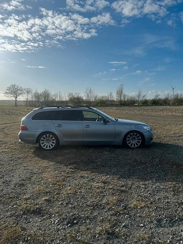 Gebraucht BMW 525 177 PS (130 kW) 2005 Grau Kombi
