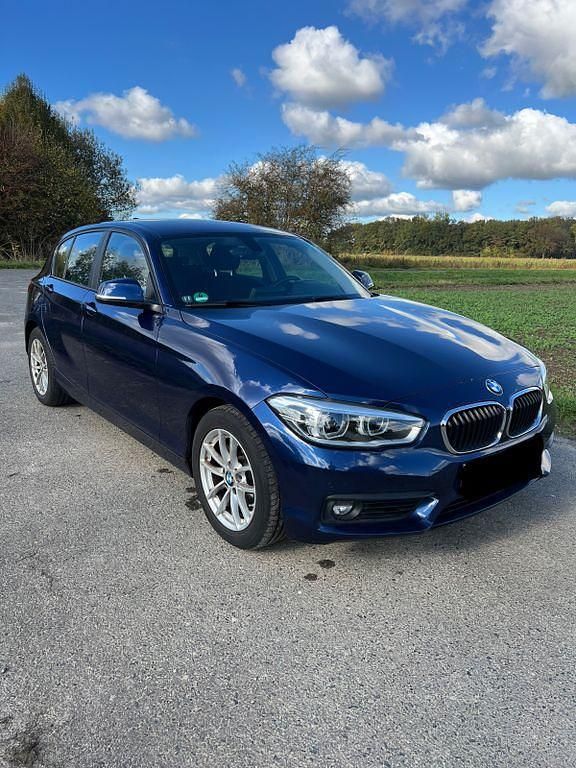 Blau Gebraucht 2018 BMW 118 Advantage Kleinwagen | 16.500 € (Guter Preis) - Bild 1/4