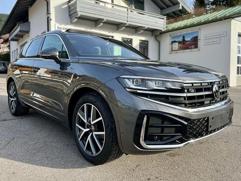 Gebraucht VW Touareg R-line 286 PS (210 kW) 2025 Grau SUV