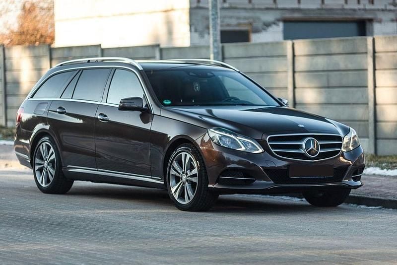 Gebraucht Mercedes E300 204 PS (150 kW) 2014 Braun Kombi