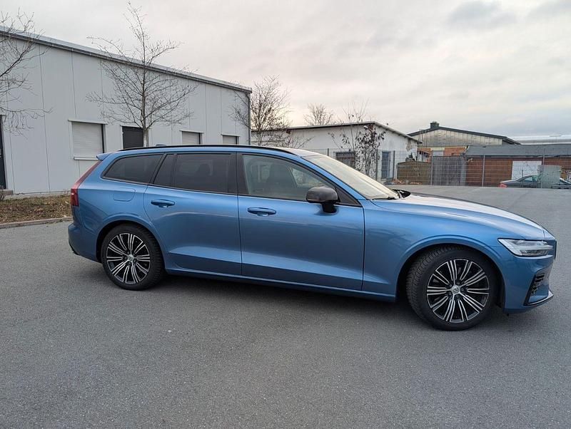 Gebraucht Volvo V60 R-Design 341 PS (250 kW) 2020 Blau Kombi