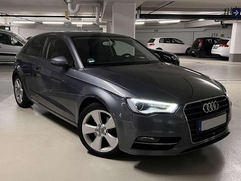 Grau Gebraucht 2012 Audi A3 Ambition Kleinwagen | 9.000 € (Teuer) - Bild 1/4