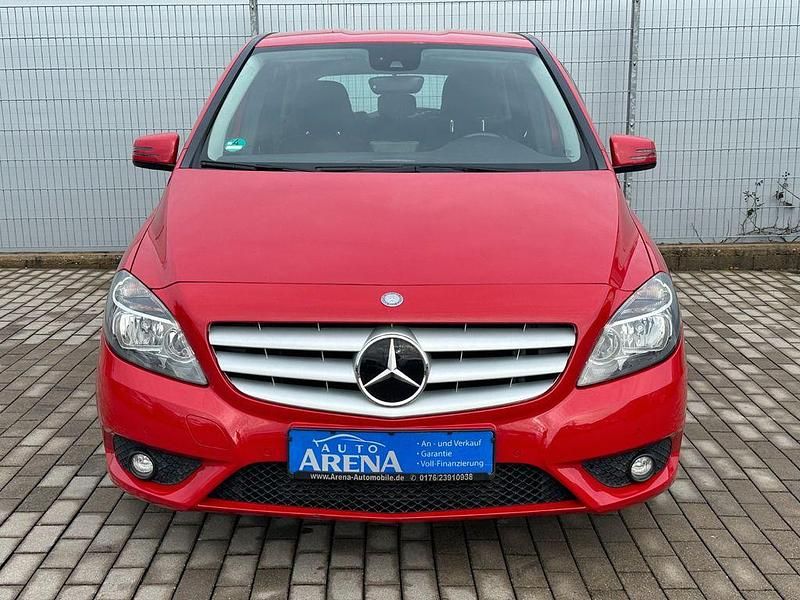 Gebraucht Mercedes B220 170 PS (125 kW) 2013 Rot Van / Kleinbus