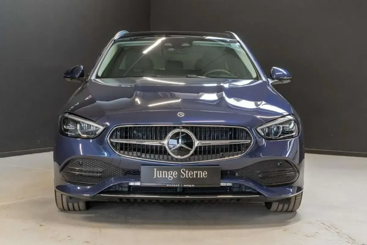 Gebraucht Mercedes C300 Avantgarde 197 PS (144 kW) 2024 Blau Kombi