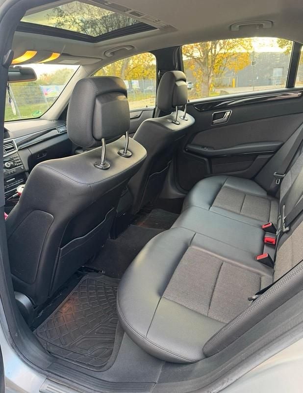 Gebraucht Mercedes E220 170 PS (125 kW) 2011 Grau Limousine