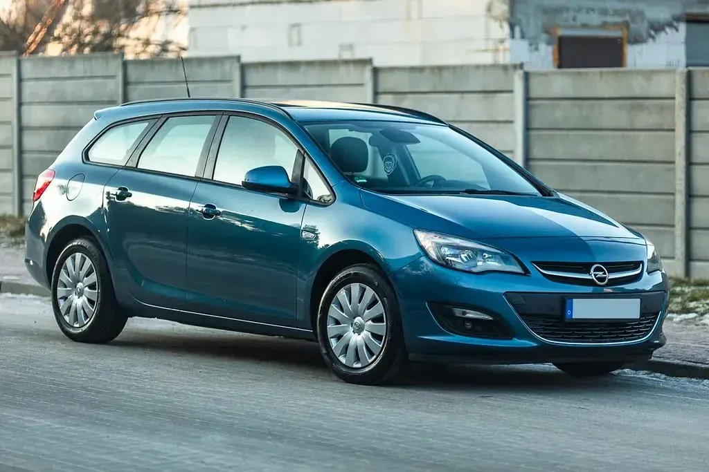 Gebraucht Opel Astra Selection 116 PS (85 kW) 2016 Blau Kombi
