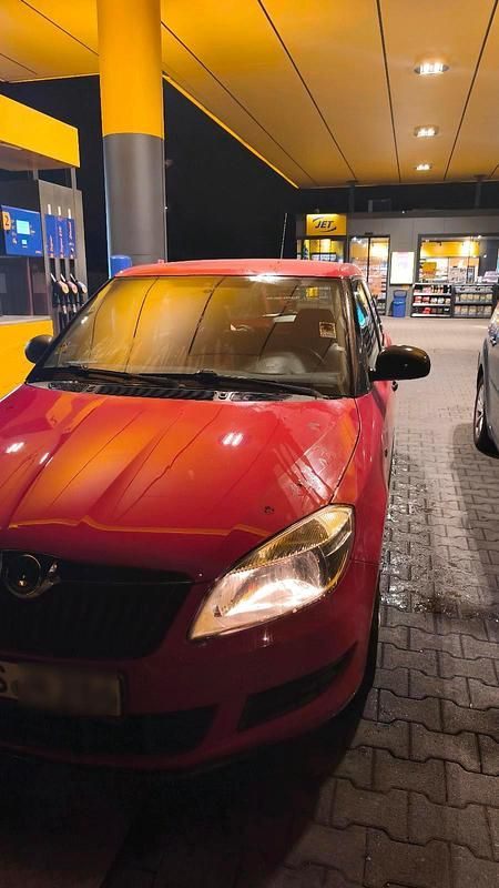 Rot Gebraucht 2010 Skoda Fabia Kleinwagen | 1.900 € (Superpreis) - Bild 1/4