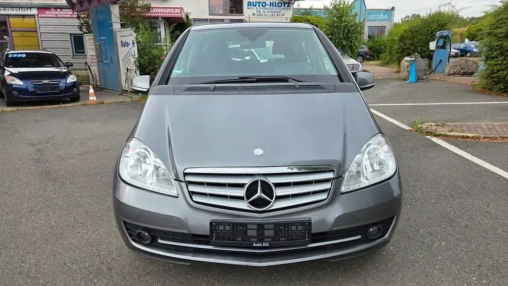 Gebraucht Mercedes A180 116 PS (85 kW) 2012 Grau Kleinwagen