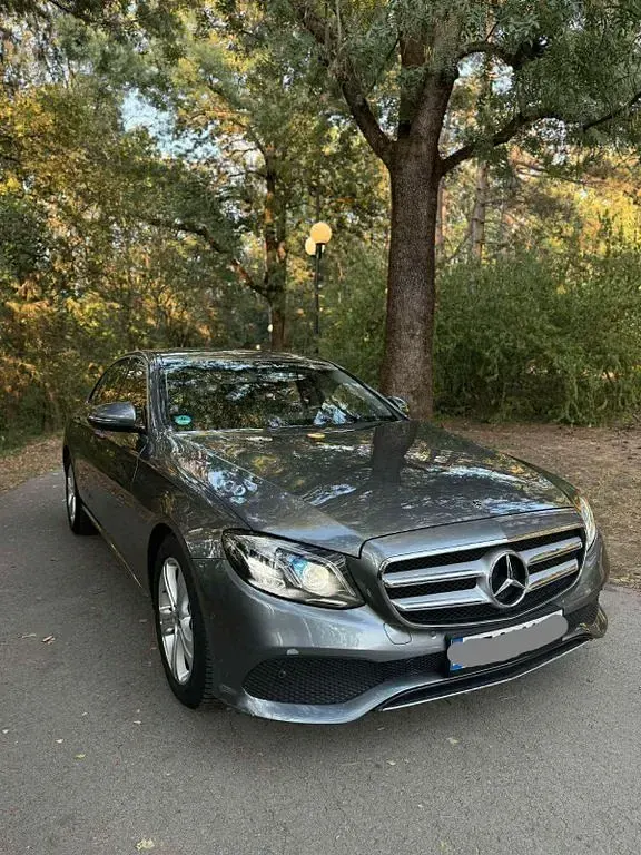 Gebraucht Mercedes E220 194 PS (142 kW) 2017 Limousine