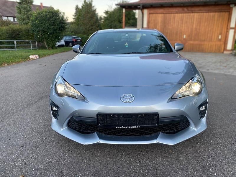 Silber Gebraucht 2019 Toyota GT86 GT | 24.699 € (Etwas zu teuer) - Bild 1/4