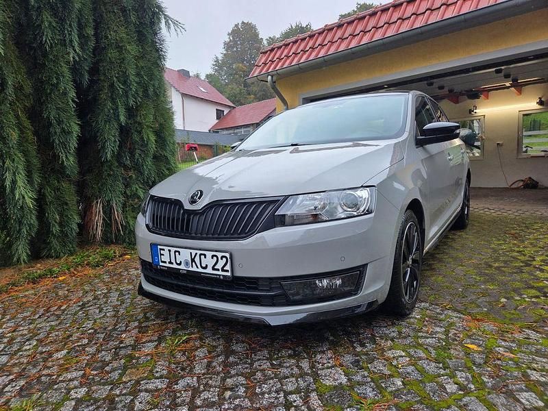 Grau Gebraucht 2015 Skoda Rapid Monte Carlo Limousine | 12.850 € (Teuer) - Bild 1/4