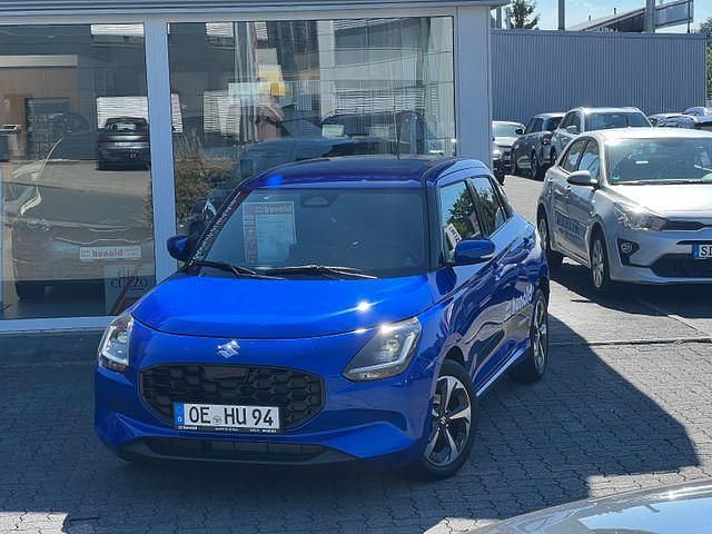 Blau Gebraucht 2025 Suzuki Swift Comfort+ Kleinwagen | 20.790 € (Etwas zu teuer) - Bild 1/4