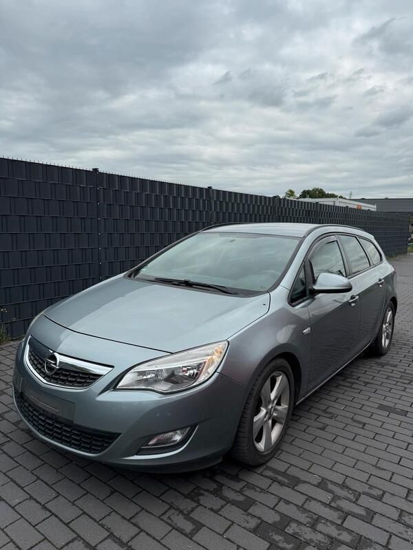 Grau Gebraucht 2011 Opel Astra Kombi | 3.900 € (Guter Preis) - Bild 1/4