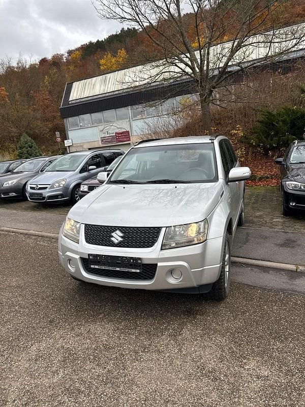 Silber Gebraucht 2011 Suzuki Grand Vitara SUV | 6.650 € - Bild 1/4
