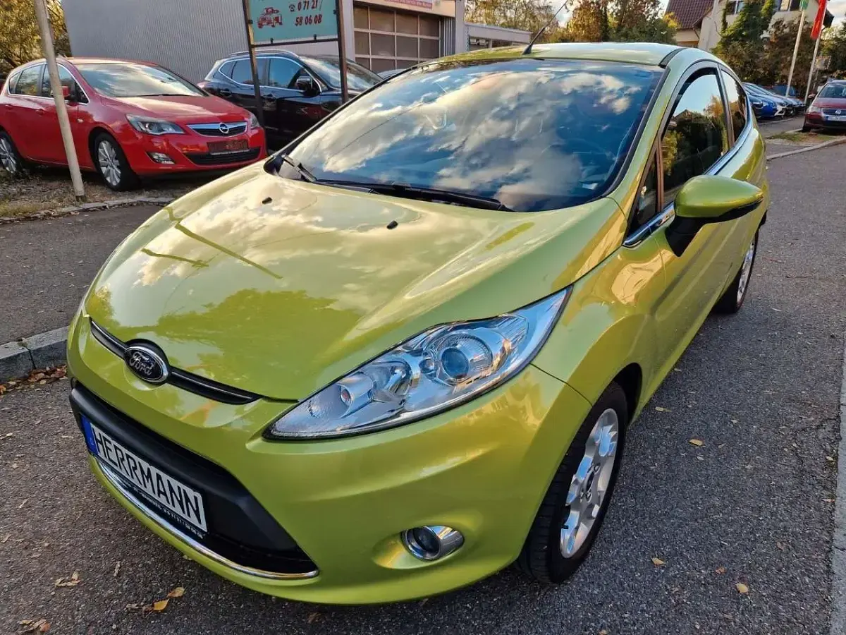 Gebraucht Ford Fiesta Titanium 82 PS (60 kW) 2012 Grün Kleinwagen