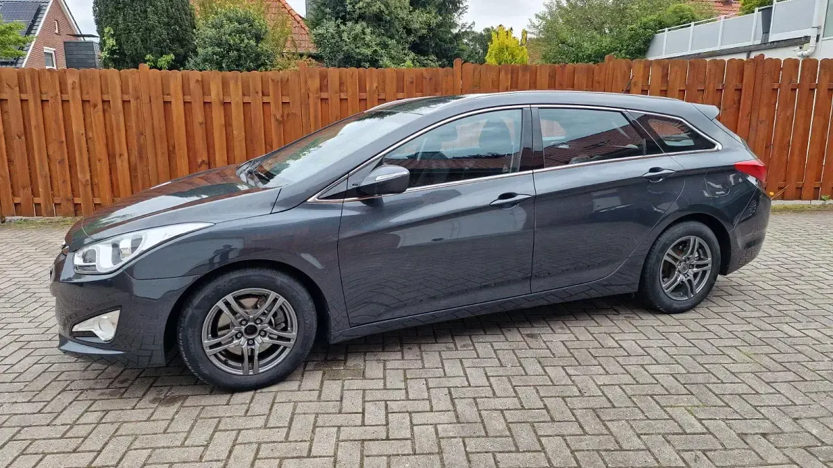 Gebraucht Hyundai i40 Edition 138 PS (101 kW) 2013 Grau Kombi