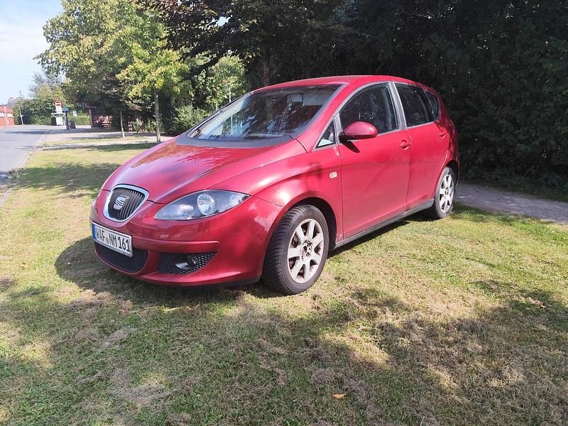 Rot Gebraucht 2005 Seat Altea Van / Kleinbus | 1.550 € (Guter Preis) - Bild 1/4