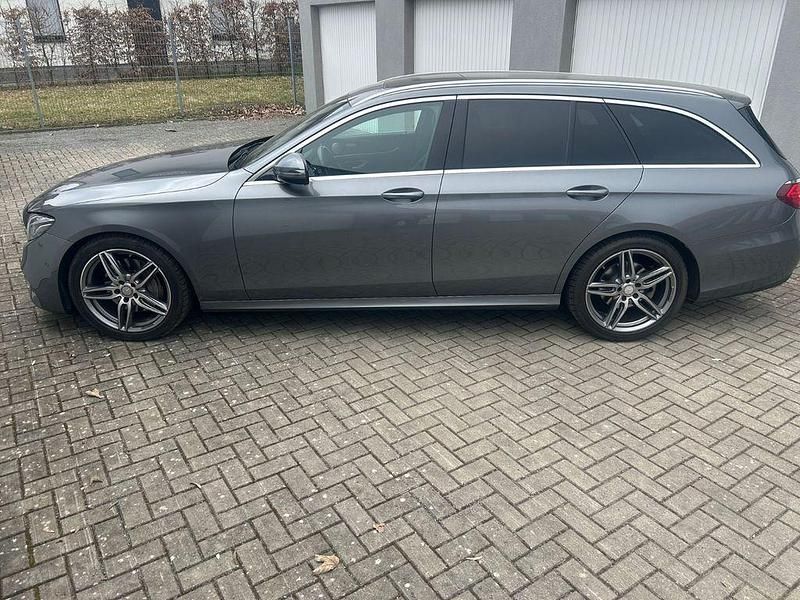 Gebraucht Mercedes E250 211 PS (155 kW) 2017 Grau Limousine