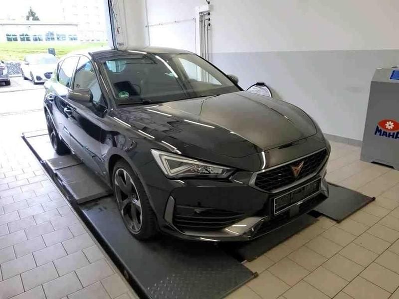 Mitternachtsschwarz Gebraucht 2023 Cupra Leon Limousine | 21.950 € (Superpreis) - Bild 1/4