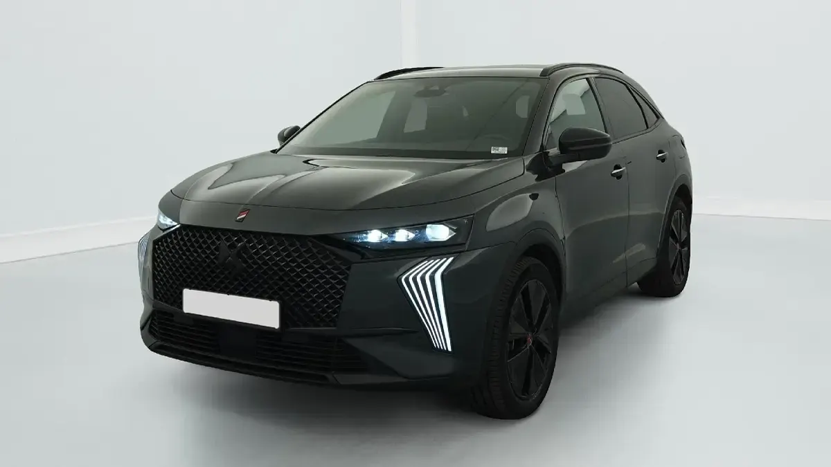 Gebraucht DS Automobiles DS7 Crossback Performance Line Plus 200 PS (147 kW) 2024 Gris titane SUV