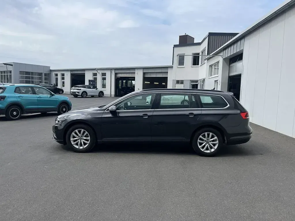 Gebraucht VW Passat Business 150 PS (110 kW) 2021 Mangangrau Kombi