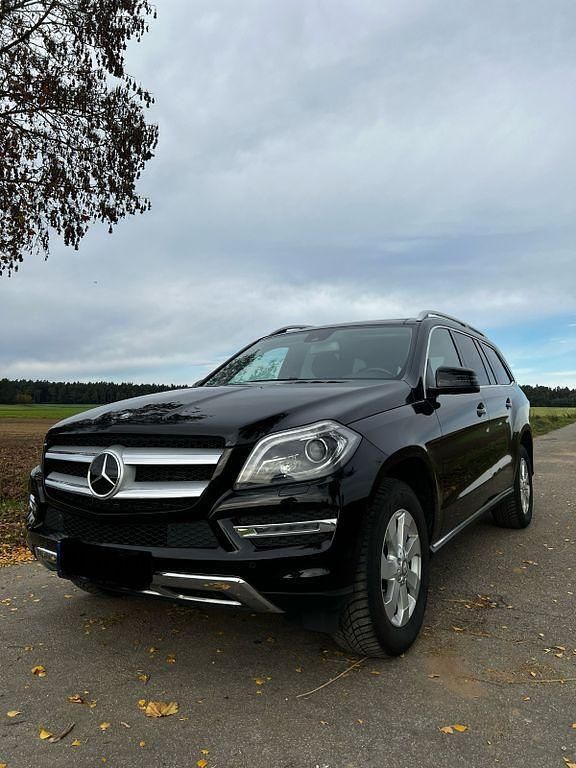 Schwarz Gebraucht 2015 Mercedes GL350 SUV | 31.450 € (Etwas zu teuer) - Bild 1/4