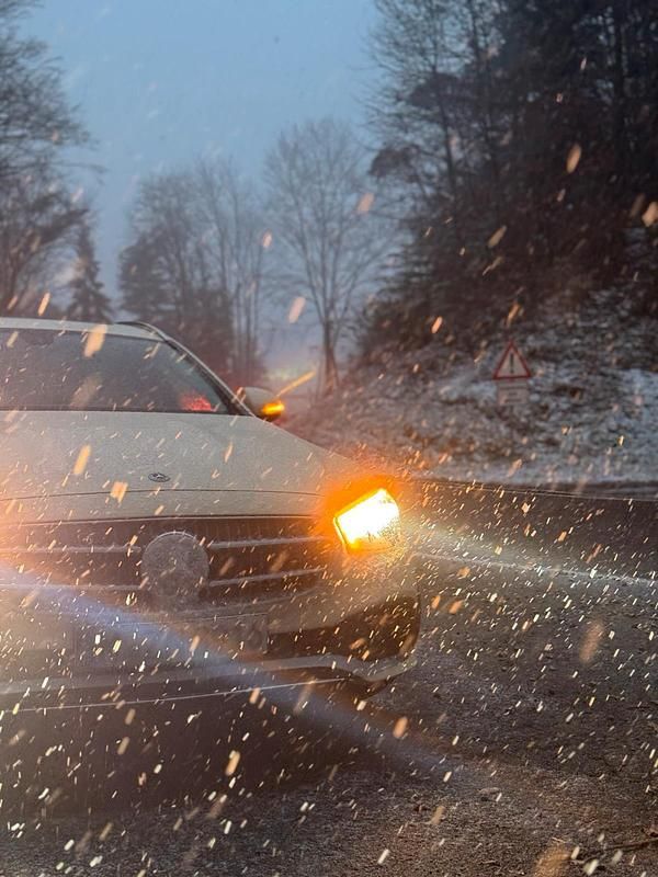 Schwarz Gebraucht 2023 Mercedes E220 Kombi | 28.500 € (Guter Preis) - Bild 1/4