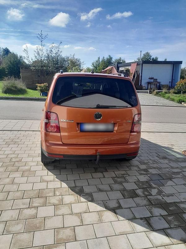 Gebraucht VW Touran 140 PS (102 kW) 2008 Rot Van / Kleinbus