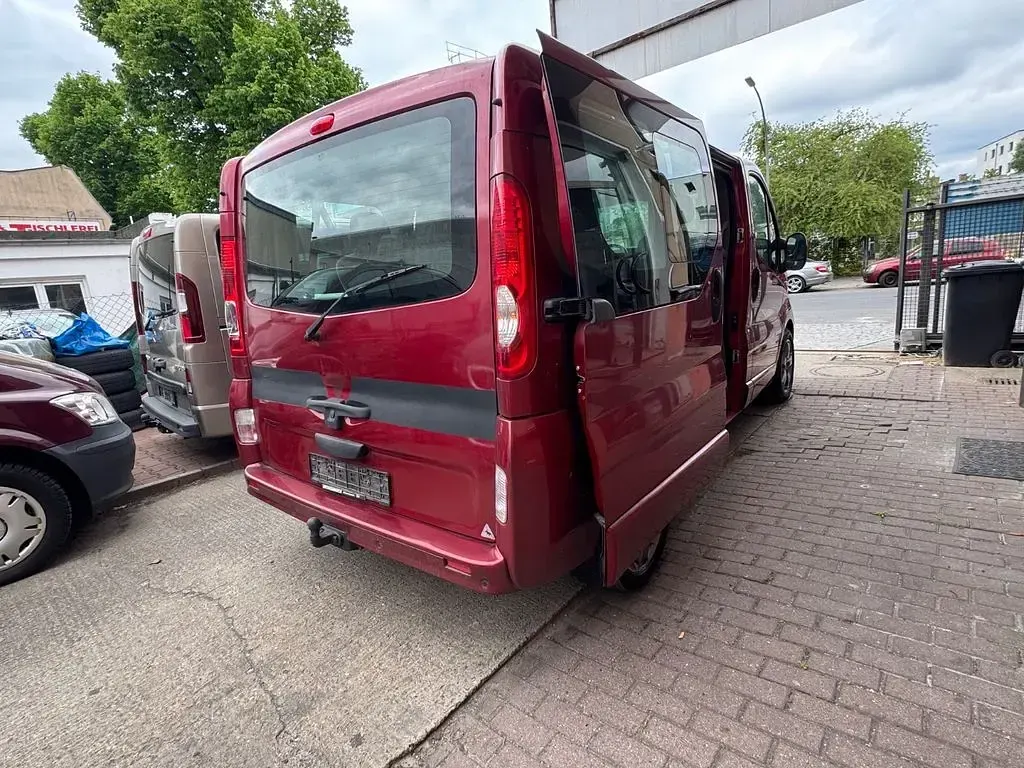 Usata Opel Vivaro Cosmo 145 CV (106 kW) 2007 Rosso Monovolume