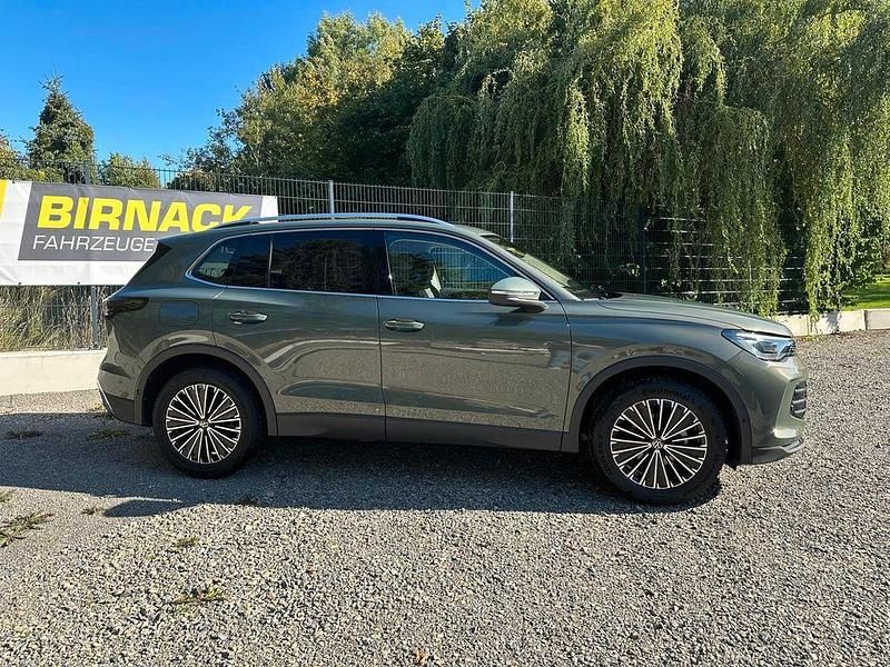 Gebraucht VW Tiguan Elegance 150 PS (110 kW) 2024 Grün SUV