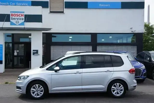 Gebraucht VW Touran Comfortline 116 PS (85 kW) 2021 Silber Van / Kleinbus