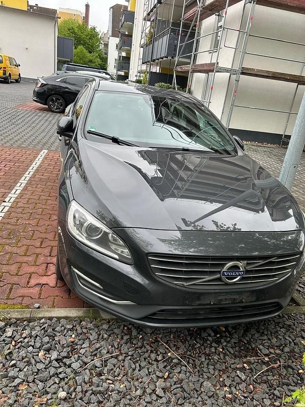 Grau Gebraucht 2016 Volvo V60 Kombi | 11.500 € (Teuer) - Bild 1/4