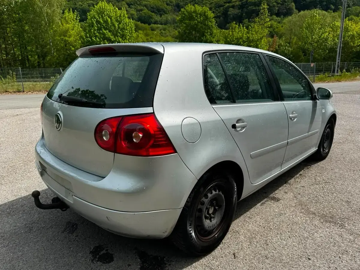 Gebraucht VW Golf V 102 PS (75 kW) 2005 Silber Kleinwagen