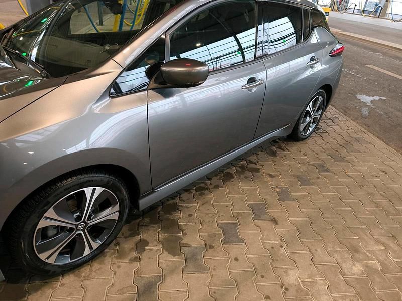 Grau Gebraucht 2020 Nissan Leaf 360º Kleinwagen | 10.500 € (Superpreis) - Bild 1/4