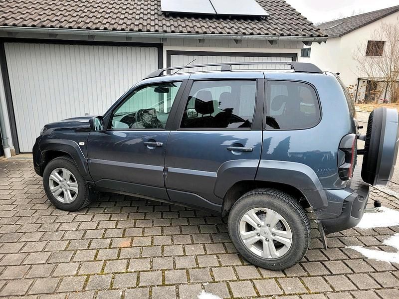 Gebraucht Lada niva 80 PS (58 kW) 2023 Grau SUV