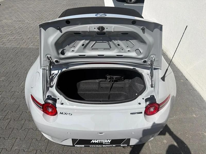 Neu Mazda MX5 Exclusive-Line 96 PS (70 kW) 2025 Grau Cabrio