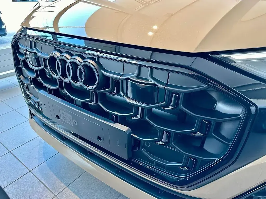 Neu Audi Q8 S-Line 286 PS (210 kW) 2025 Gold SUV