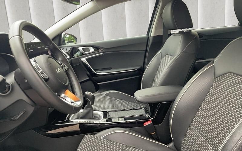 Gebraucht Kia Ceed Sportswagon Vision 120 PS (88 kW) 2023 Silber Kombi