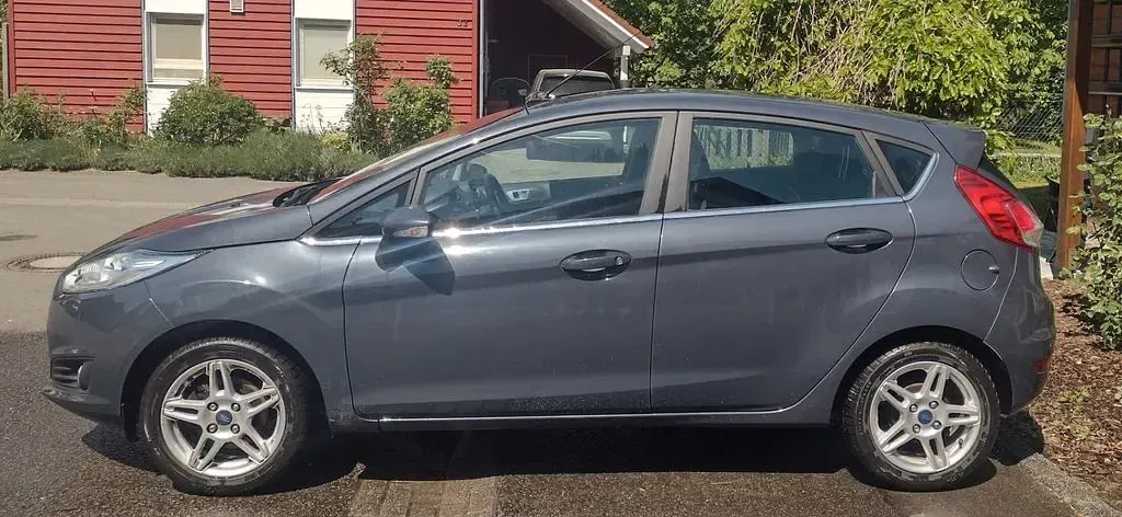 Gebraucht Ford Fiesta Titanium 80 PS (58 kW) 2014 Grau Kleinwagen