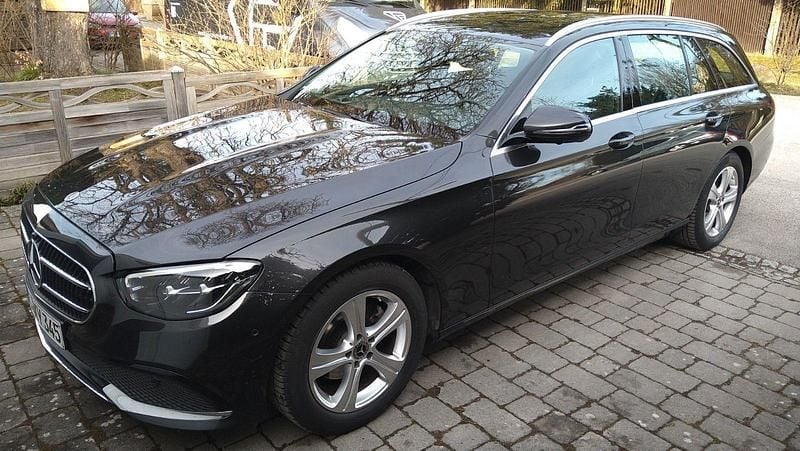 Gebraucht Mercedes E220 194 PS (142 kW) 2021 Schwarz Kombi