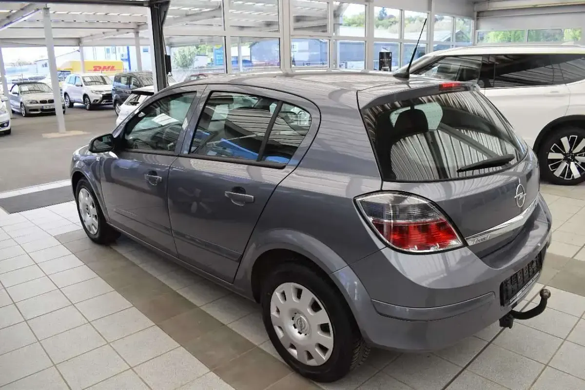 Gebraucht Opel Astra Edition 105 PS (77 kW) 2007 Grau Limousine